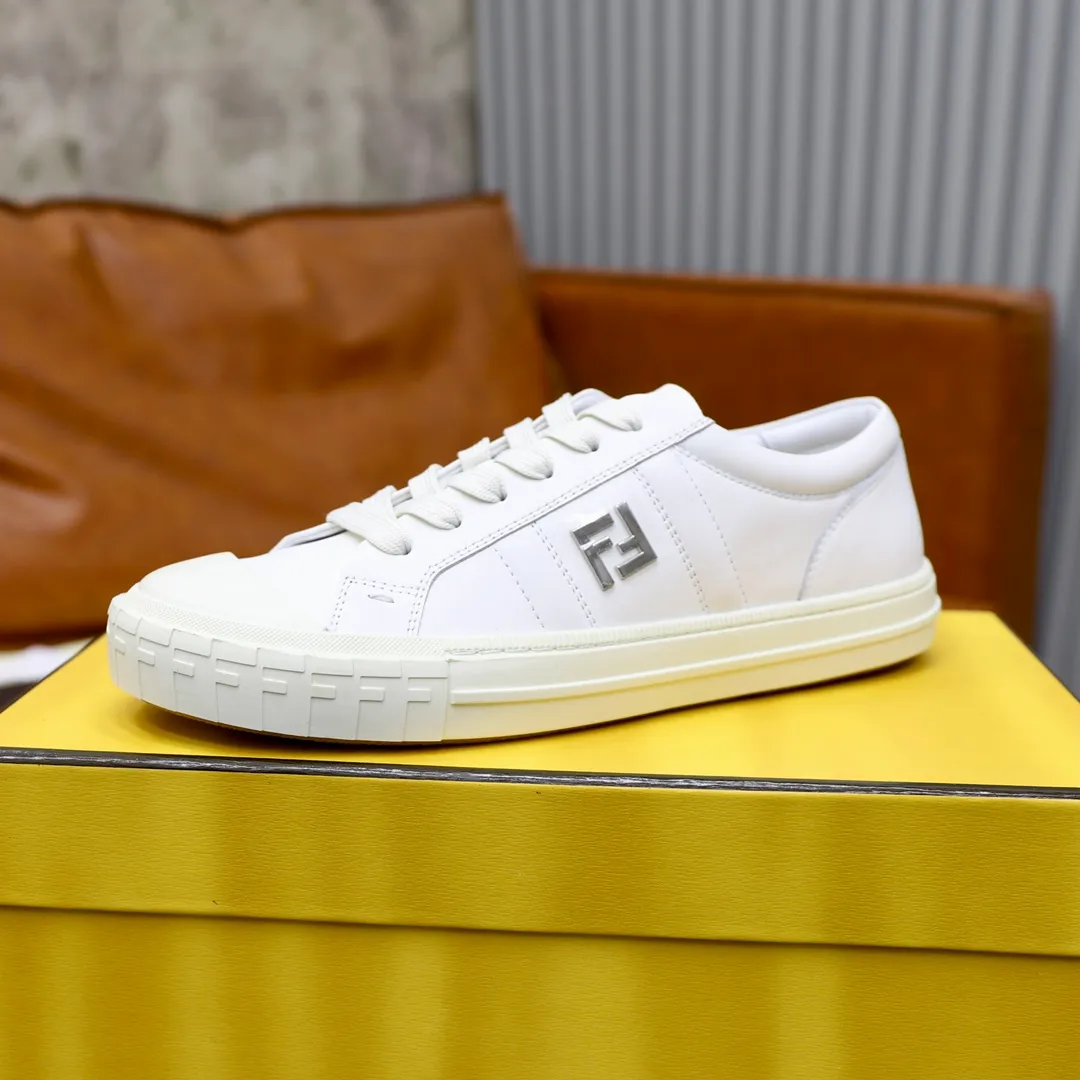 Factory price: 580💰Original order (couple model) Brand: FENDI Fendi🙅‍♂️🙅‍♂️🙅‍♂️ Size: Female 35–40, Male 39-44 (45 can be customized) Grade: Official website genuine Material: Imported original cowhide upper Original comfortable lining TPU wear-resistant lightweight outsole Style category: Loafers New trendy shoes color: actual picture color